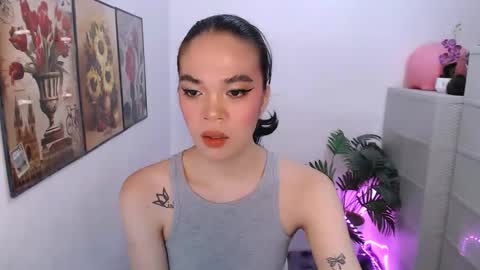 Snapshot of hannahforyou chatting on May 3, 12:38 am HANNAH online show from May 3, 12:38 am