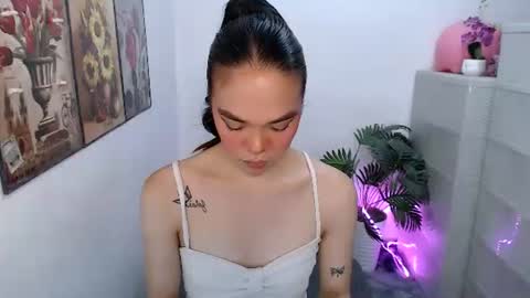 Snapshot of hannahforyou chatting on May 6, 12:52 am HANNAH online show from May 6, 12:52 am