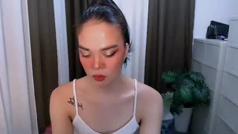 Snapshot of hannahforyou chatting on May 17, 12:19 am HANNAH online show from May 17, 12:19 am