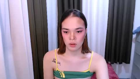 Snapshot of hannahforyou chatting on May 27, 1:24 am HANNAH online show from May 27, 1:24 am