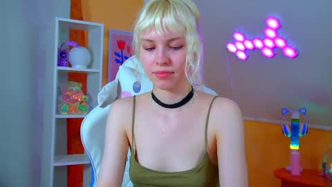 Snapshot of hannahhollis chatting on June 7, 6:11 pm Hannah online show from June 7, 6:11 pm