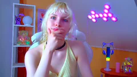 Snapshot of hannahhollis chatting on June 14, 6:21 pm Hannah online show from June 14, 6:21 pm