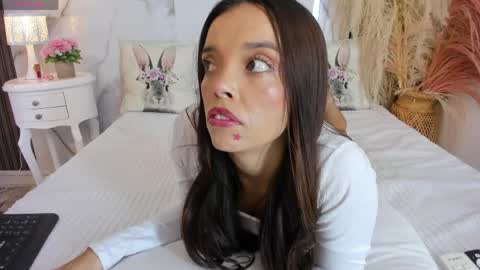 Snapshot of hannahill69 chatting on May 9, 5:12 am Hannahill69 online show from May 9, 5:12 am
