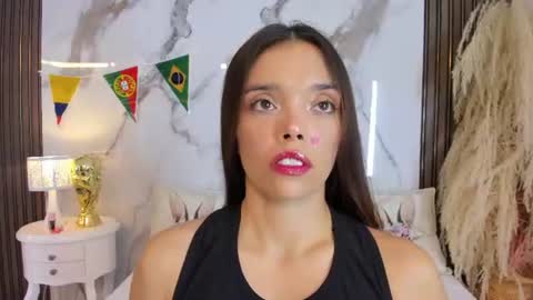 Hannahill69 online show from June 26, 4:50 am