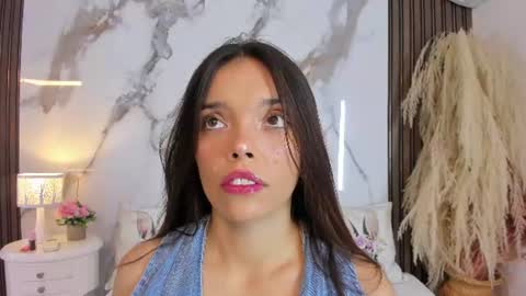 Hannahill69 online show from July 17, 4:52 am