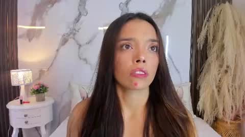 Hannahill69 online show from July 28, 5:47 am