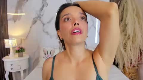 Hannahill69 online show from July 29, 5:16 am