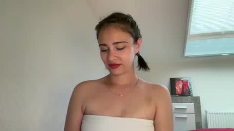 Snapshot of hannahinto chatting on June 27, 12:55 pm hannahinto online show from June 27, 12:55 pm