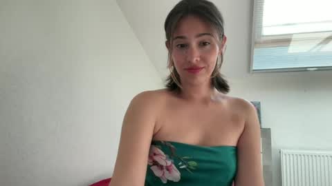 Snapshot of hannahinto chatting on July 16, 1:06 pm hannahinto online show from July 16, 1:06 pm