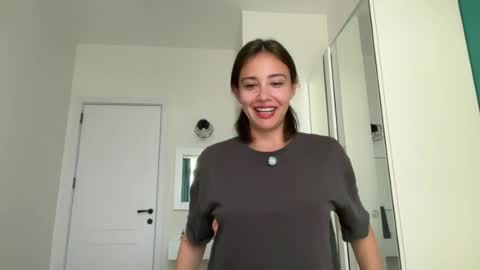 Snapshot of hannahinto chatting on August 2, 12:47 pm hannahinto online show from August 2, 12:47 pm