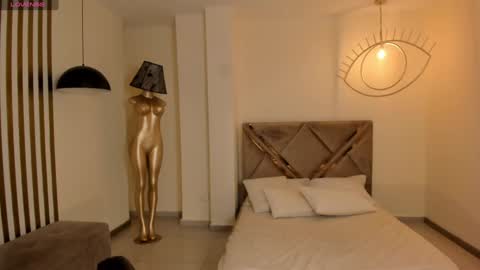 Snapshot of hannahjamesx chatting on December 4, 6:50 pm HANNAH J online show from December 4, 6:50 pm