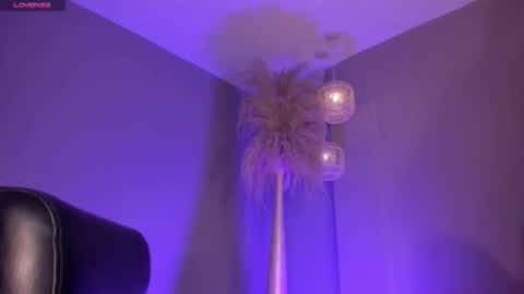 HANNAH J online show from February 23, 1:19 pm