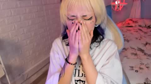 Hannah online show from November 20, 1:00 pm