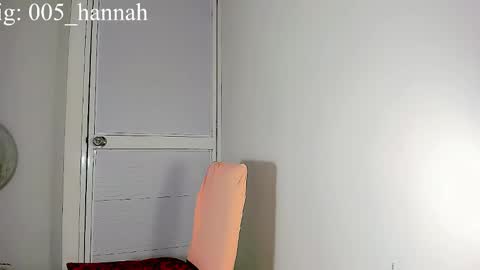 Snapshot of hannahsmit_ chatting on October 12, 2:21 am hannahsmit_ online show from October 12, 2:21 am