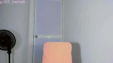 Snapshot of hannahsmit_ chatting on October 14, 9:32 am hannahsmit_ online show from October 14, 9:32 am