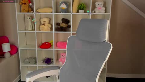 Hanna online show from April 30, 1:23 am