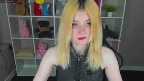 Snapshot of hannakoch chatting on July 3, 12:17 am Hanna online show from July 3, 12:17 am