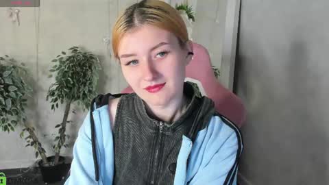 Snapshot of hannakoch chatting on July 12, 12:34 am Hanna online show from July 12, 12:34 am