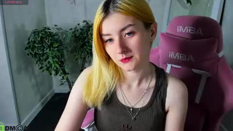 Snapshot of hannakoch chatting on July 18, 12:59 am Hanna online show from July 18, 12:59 am