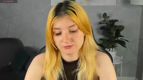 Snapshot of hannakoch chatting on July 29, 9:29 am Hanna online show from July 29, 9:29 am