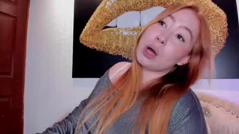 hannamartinn_ online show from October 28, 4:31 pm