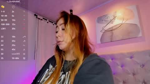 hannamartinn_ online show from November 4, 1:59 am
