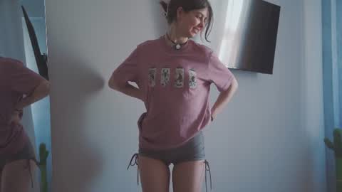Snapshot of hannasthesia chatting on June 19, 3:55 am Hanna online show from June 19, 3:55 am