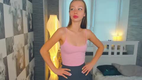 Snapshot of hannavaile chatting on June 20, 7:11 am Hanna online show from June 20, 7:11 am
