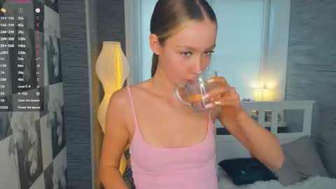 Snapshot of hannavaile chatting on June 22, 7:27 am Hanna online show from June 22, 7:27 am