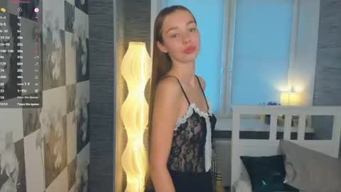 Snapshot of hannavaile chatting on July 17, 7:15 am Hanna online show from July 17, 7:15 am