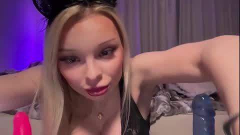 Snapshot of hannaxlovex chatting on December 3, 5:11 pm FREE LIMITED online show from December 3, 5:11 pm