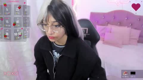 Snapshot of hanni_tay chatting on December 3, 11:41 am HANNI online show from December 3, 11:41 am