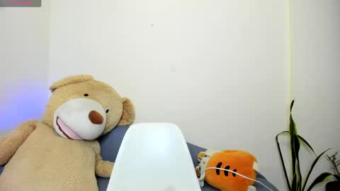 Snapshot of hanny_13 chatting on May 15, 11:45 pm taylor live online show from May 15, 11:45 pm