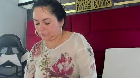 Snapshot of hanny_bliss chatting on June 27, 12:22 pm Hanny online show from June 27, 12:22 pm