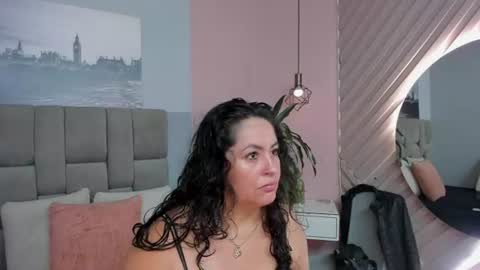 Snapshot of hanny_bliss chatting on August 1, 11:31 am Hanny online show from August 1, 11:31 am