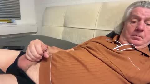 Snapshot of hans66760 chatting on December 24, 7:39 am hans66760 online show from December 24, 7:39 am