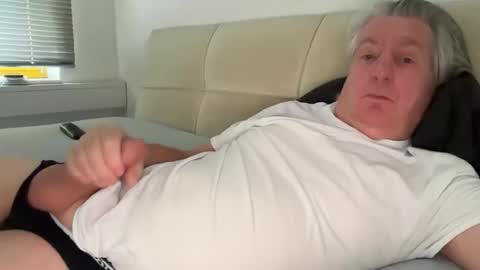 Snapshot of hans66760 chatting on December 29, 9:17 am hans66760 online show from December 29, 9:17 am