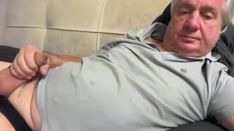 Snapshot of hans66760 chatting on October 31, 12:22 am hans66760 online show from October 31, 12:22 am