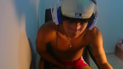 Snapshot of hansel_take chatting on May 13, 11:55 pm hansel_take online show from May 13, 11:55 pm