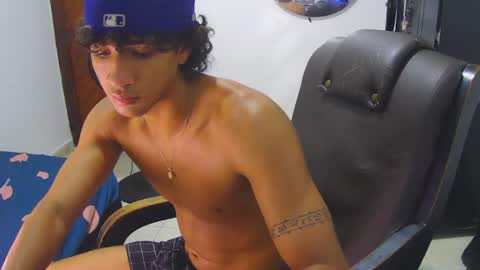 Snapshot of hansel_take chatting on July 23, 9:46 pm hansel_take online show from July 23, 9:46 pm