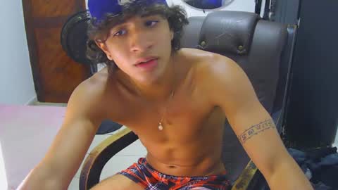 Snapshot of hansel_take chatting on July 28, 9:14 pm hansel_take online show from July 28, 9:14 pm