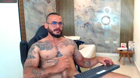 Snapshot of hanz_col chatting on February 23, 11:25 pm hanz_col online show from February 23, 11:25 pm