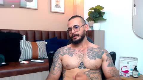 Snapshot of hanz_col chatting on March 12, 6:11 pm hanz_col online show from March 12, 6:11 pm