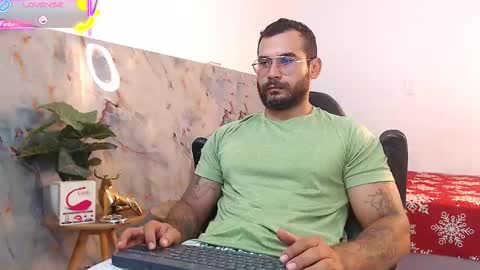 Snapshot of hanz_col chatting on October 6, 11:51 am hanz_col online show from October 6, 11:51 am