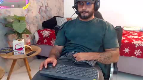 Snapshot of hanz_col chatting on October 9, 3:21 pm hanz_col online show from October 9, 3:21 pm