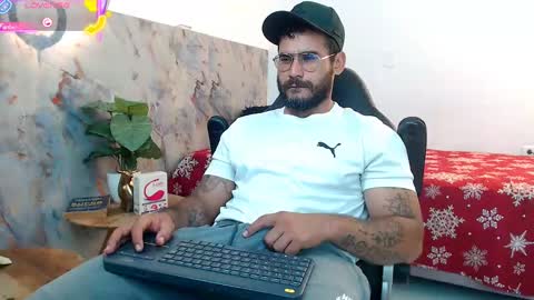 Snapshot of hanz_col chatting on October 13, 3:01 pm hanz_col online show from October 13, 3:01 pm