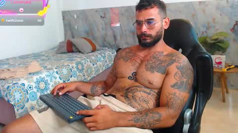 Snapshot of hanz_col chatting on October 27, 4:55 pm hanz_col online show from October 27, 4:55 pm