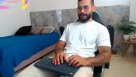 Snapshot of hanz_col chatting on November 4, 12:15 pm hanz_col online show from November 4, 12:15 pm