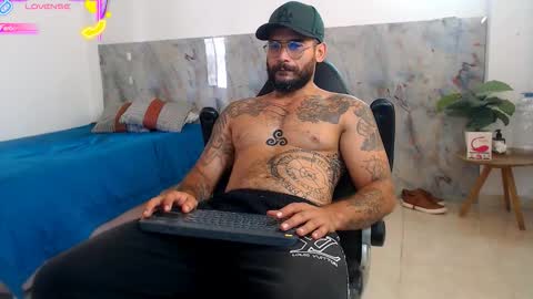 Snapshot of hanz_col chatting on November 5, 3:01 pm hanz_col online show from November 5, 3:01 pm