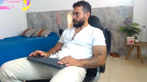 Snapshot of hanz_col chatting on November 6, 11:22 am hanz_col online show from November 6, 11:22 am